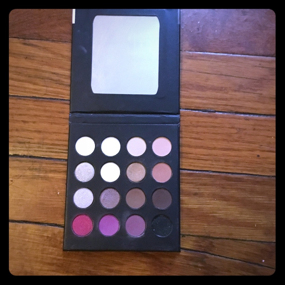 Afternoon Rendezvous 16 color eyeshadow palette